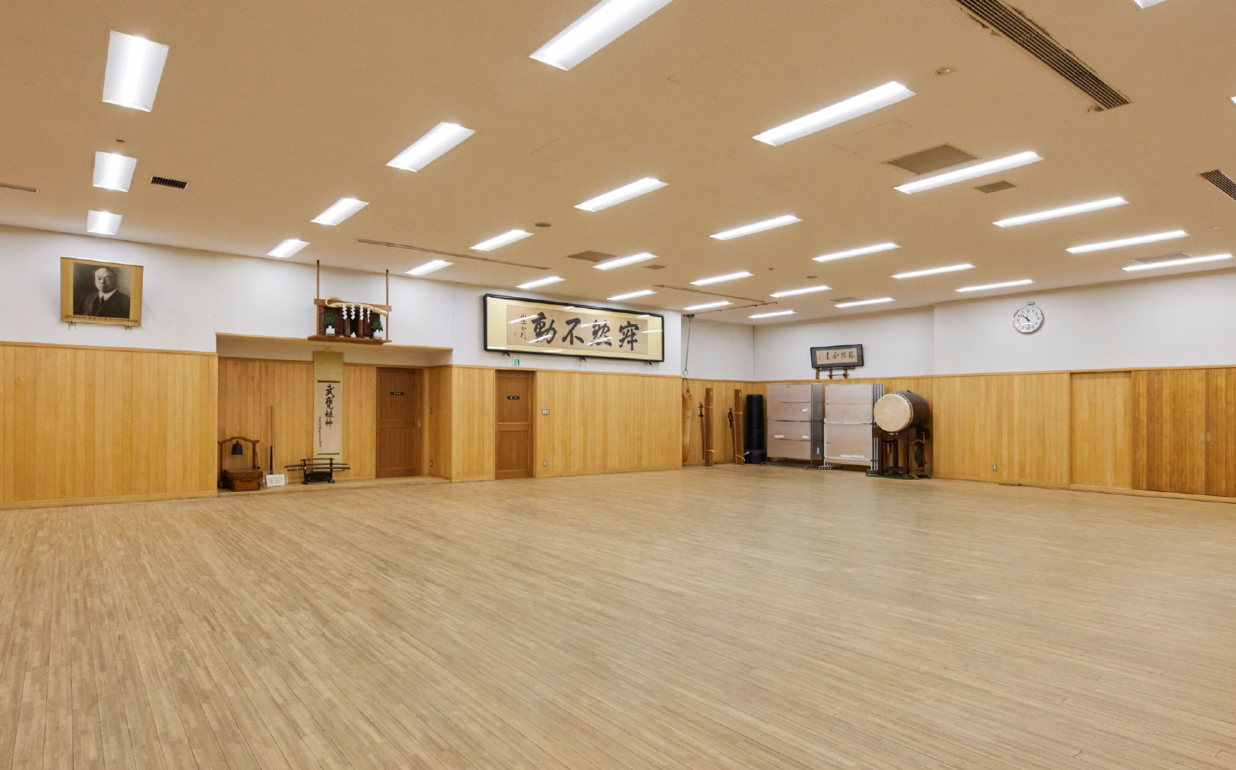 1階道場(板張り)